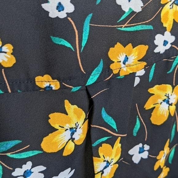 WHO What Wear Black Floral Button Down Blouse S Office Work Brunch - Picture 13 of 15